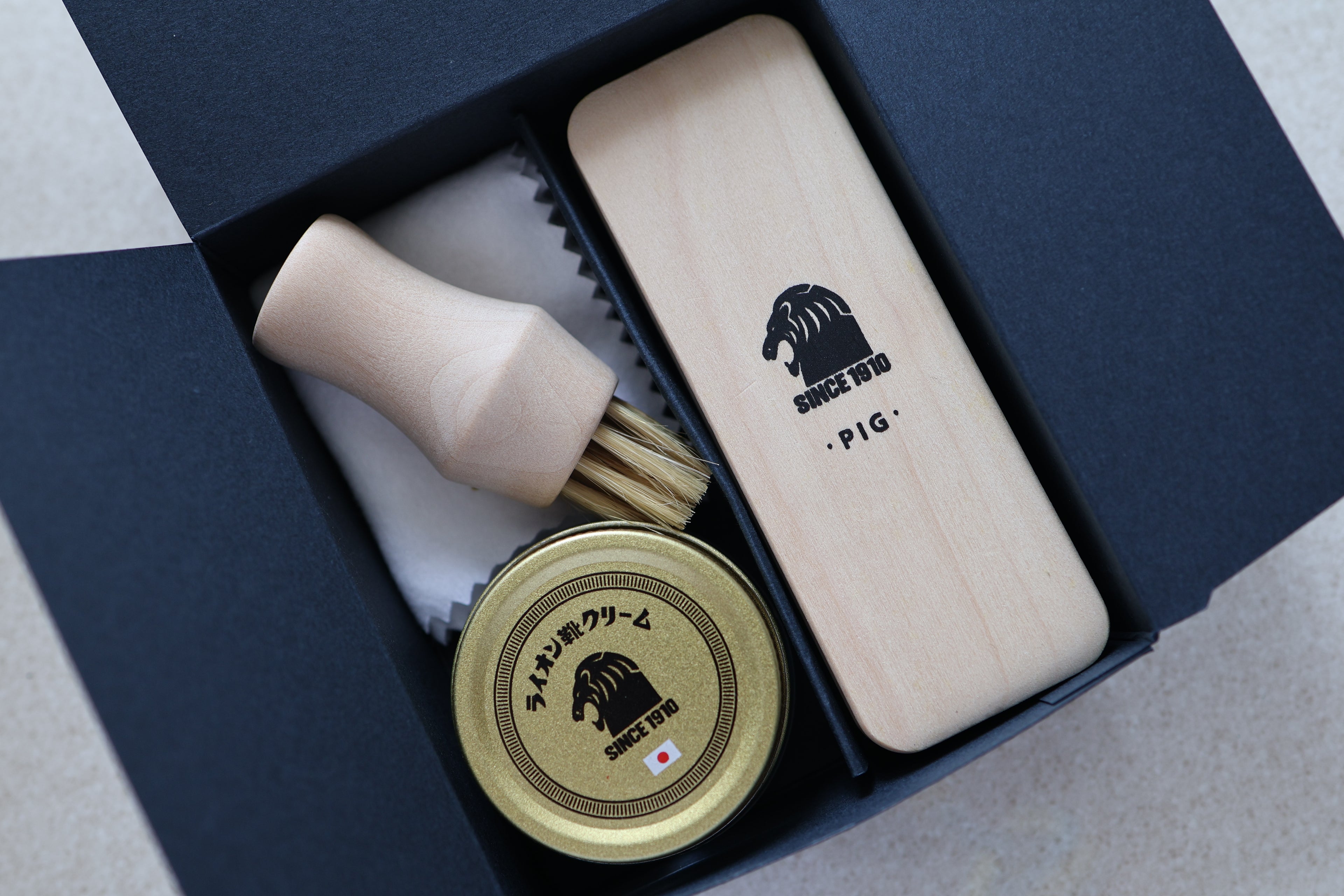 Lion shoe care set ชุดครีมขัดรองเท้าหนังจากญี่ปุ่น