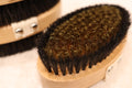 Head over heels Suede Brush | แปรงดูแลหนังกลับ ด้ามไม้บีช